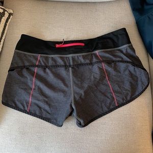 🍋🍋🍋 speed up low rise Lululemon shorts size 10